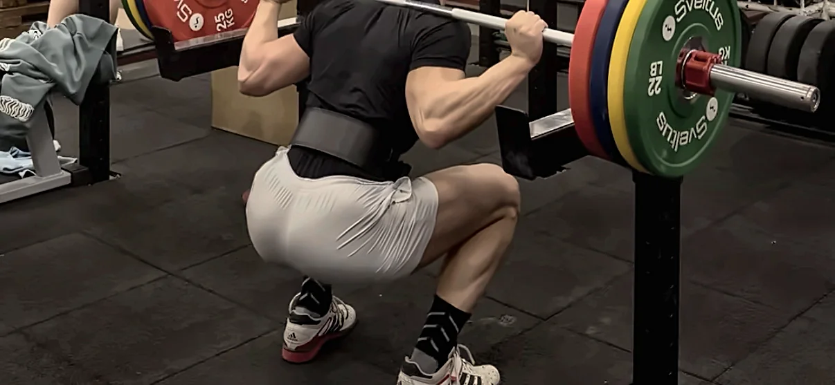 Alliaume Devaugerme au squat, barre chargée